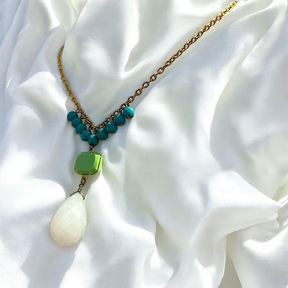 David Aubrey White Gemstone Turquoise Color Beads Golden Brass Lavalier Necklace - Picture 4 of 9